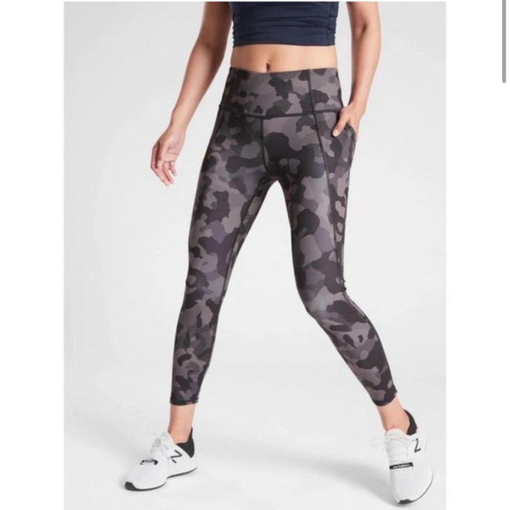 Athleta Lightning 7/8 Tight in SuperSonic Camo XS